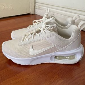 Nike Women’s Air Max intrlk lite sneakers